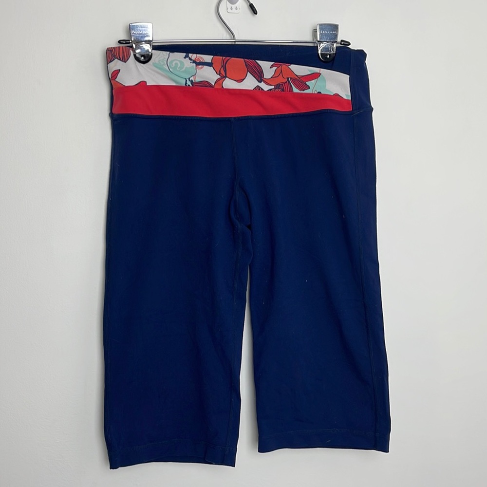 Lululemon Women’s Size 8 Navy Cropped Yoga Pants Activewear